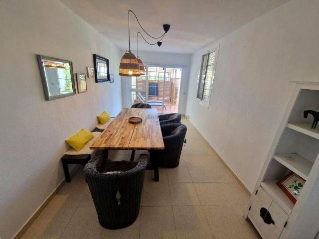 For Rental: 2 Bedroom Semi Detached House in Las Rosas