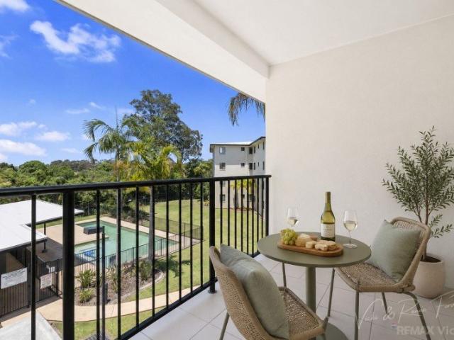 For the Astute purchaser we offer this BEAUTIFUL APARTMENT ON RIVERS EDGE