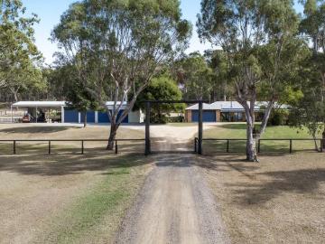 FOR THOSE WHO WANT A MAGNIFICENT LIFESTYLE PROPERTY, SUPERIOR COMMERCIAL SHED AND GARAGING
