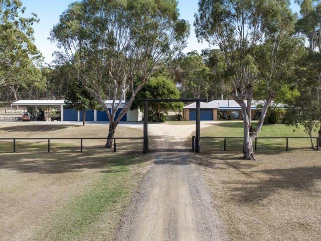 FOR THOSE WHO WANT A MAGNIFICENT LIFESTYLE PROPERTY, SUPERIOR COMMERCIAL SHED AND GARAGING