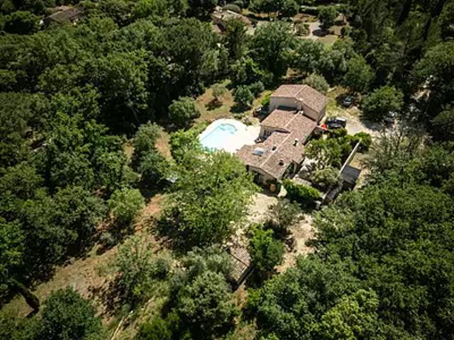 Forcalqueiret 83136 Achat / Vente maison 7 pièces t7 piscine terrasse