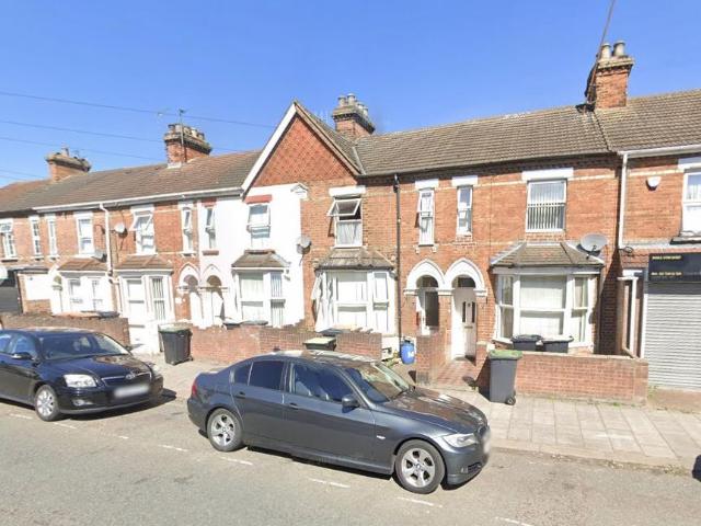 Ford End Road, Bedford, MK40 3 bed house to rent £1,400 pcm £323 pw