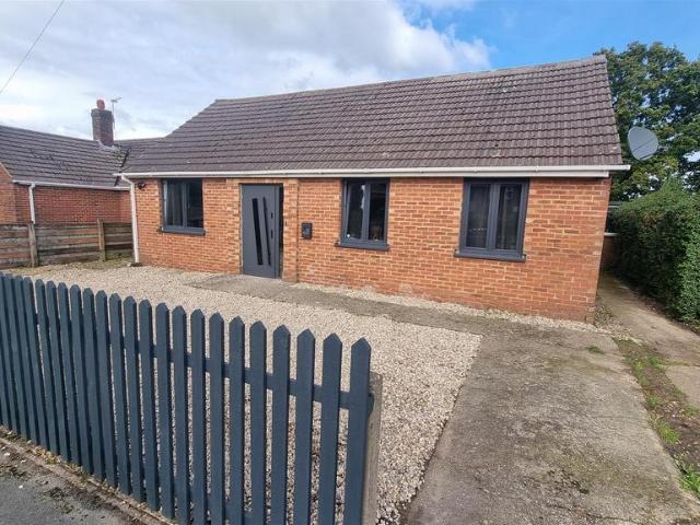 Ford Lane, Ferndown 3 bed detached bungalow to rent £2,200 pcm £508 pw