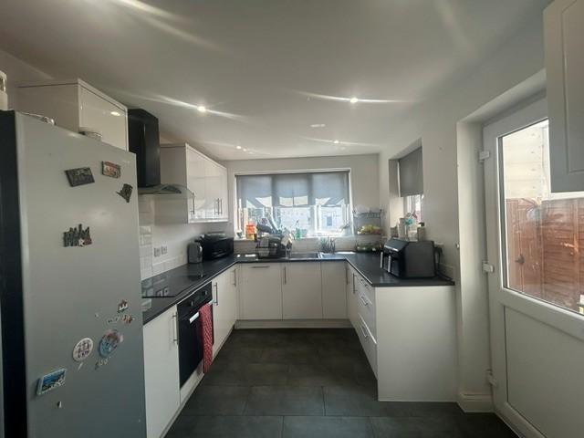 Ford Lane, Rainham, RM13 5 bed house to rent £2,750 pcm £635 pw