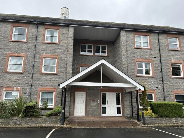 Ford Park Crescent, Cumbria LA12 2 bed apartment to rent £875 pcm £202 pw