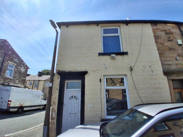 Ford Street, Burnley BB10, 2 bed terraced house to rent, £575 pcm | PrimeLocation