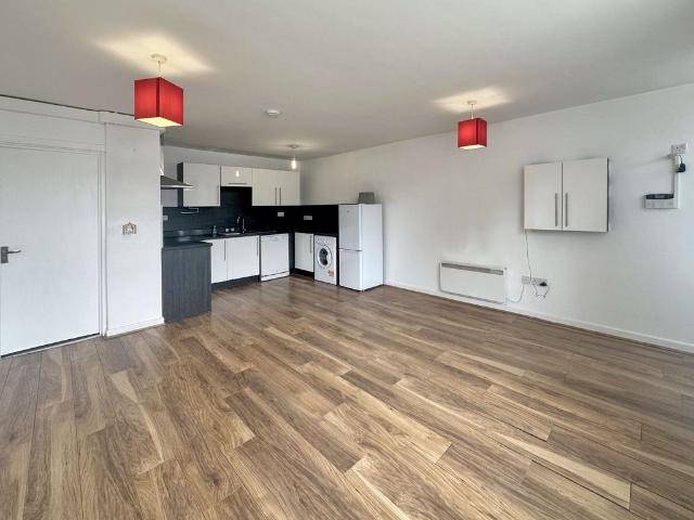 Ford Street, High Wycombe. 1 bed apartment to rent £1,100 pcm £254 pw