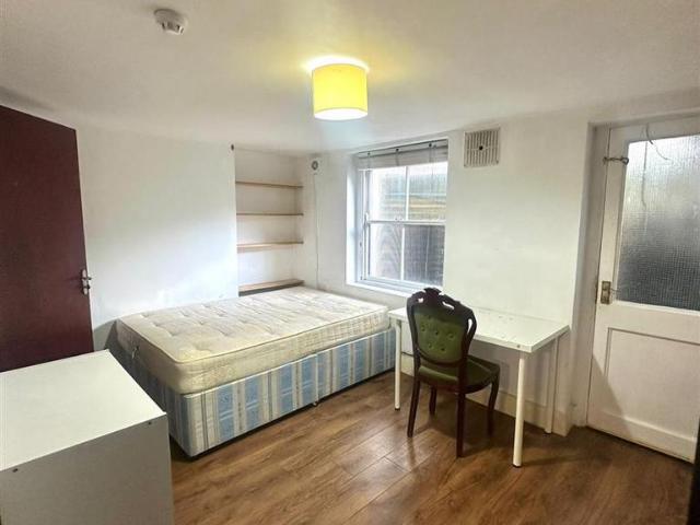 Ford Square, London 1 bed in a house share to rent £1,079 pcm £249 pw