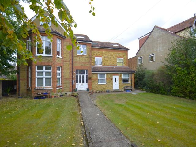 Fordbridge Road, Ashford TW15, 2 bed penthouse to rent, £1,675 pcm | PrimeLocation