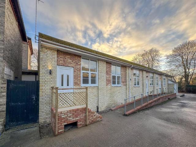 Fordham Road, Newmarket 2 bed maisonette to rent £1,350 pcm £312 pw