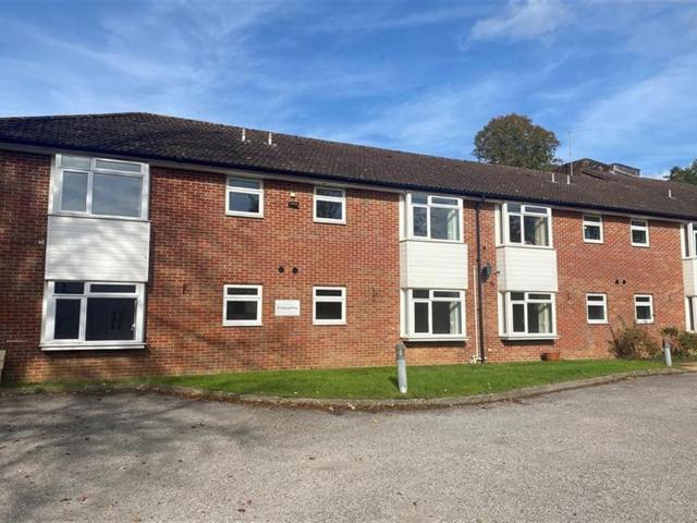 Fordingbridge Studio to rent £925 pcm £213 pw