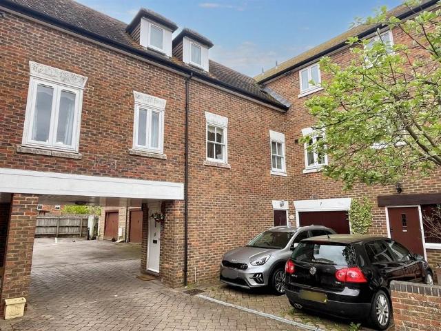 Fordingbridge 2 bed flat to rent £1,100 pcm £254 pw