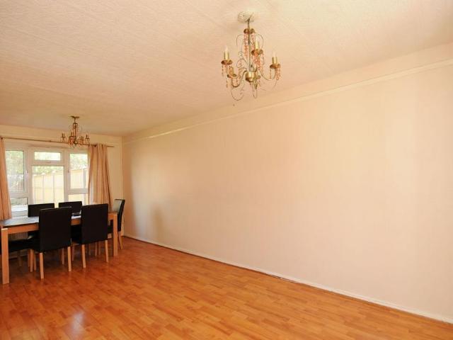 Fords Park Road, Canning Town. 3 bed house to rent £2,100 pcm £485 pw