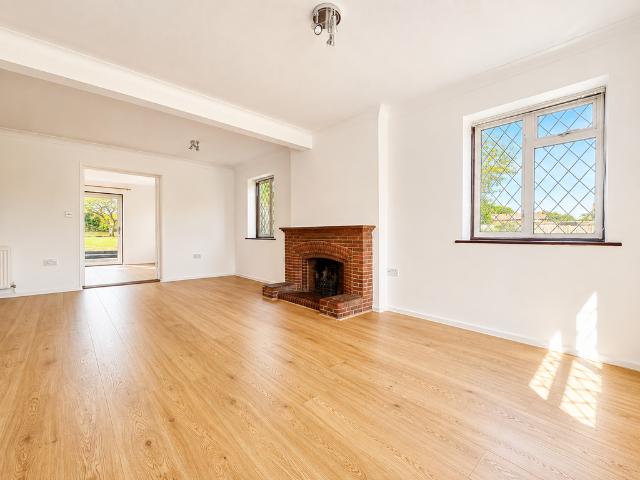 Fordwich Rise, Hertford SG14 4 bed detached house to rent £2,850 pcm £658 pw