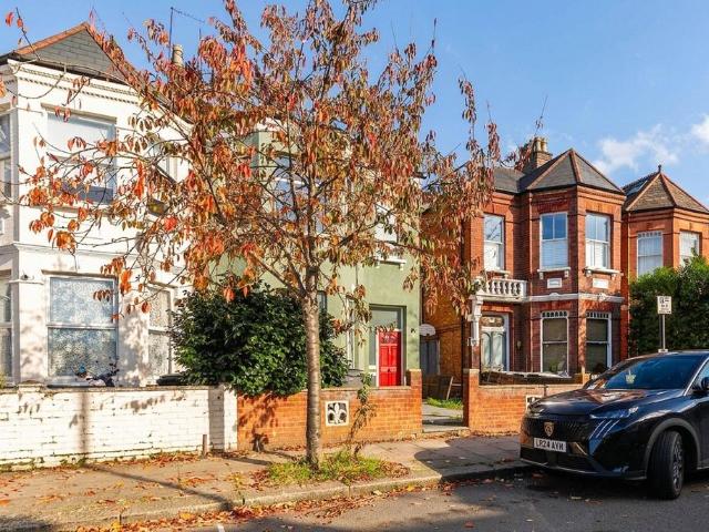 Fordwych Road, London NW2 4 bed semi detached house to rent £4,000 pcm £923 pw