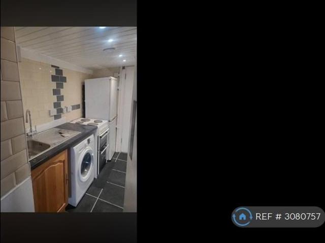 Fore St, Torpoint, PL11 Studio to rent £728 pcm £168 pw