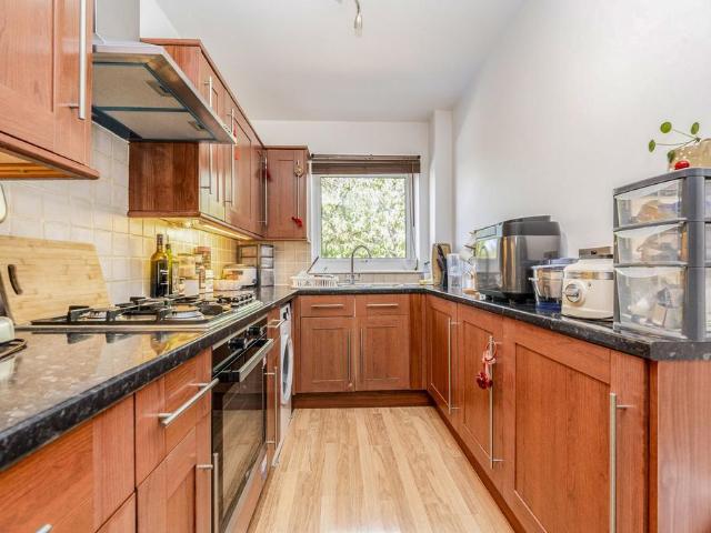 Fore Street, Eastcote, HA5 1 bed flat to rent £1,400 pcm £323 pw