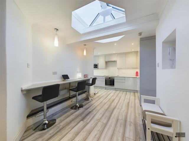 Fore Street, Exeter EX4, 3 bed flat to rent, £2,817 pcm | PrimeLocation