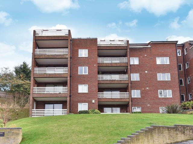 Forest Close, Chislehurst, Kent BR7, 2 bed flat to rent, £1,750 pcm | PrimeLocation