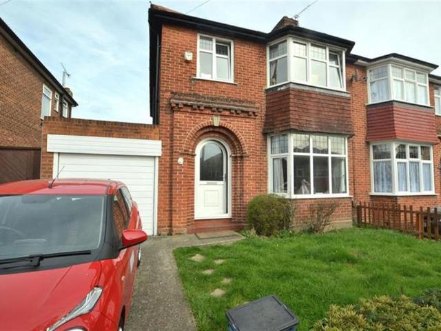 Forest Approach, Woodford Green, IG8 4 bed semi detached house to rent £2,595 pcm £599 pw