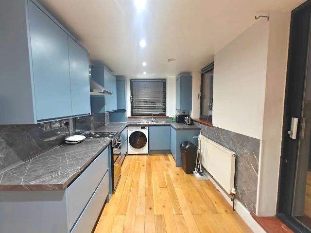 Forest Gate E7, 4 bed flat to rent, £930 pcm | PrimeLocation