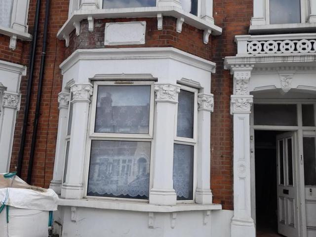 Forest Gate, E7 8AP 3 bed flat to rent £2,300 pcm £531 pw