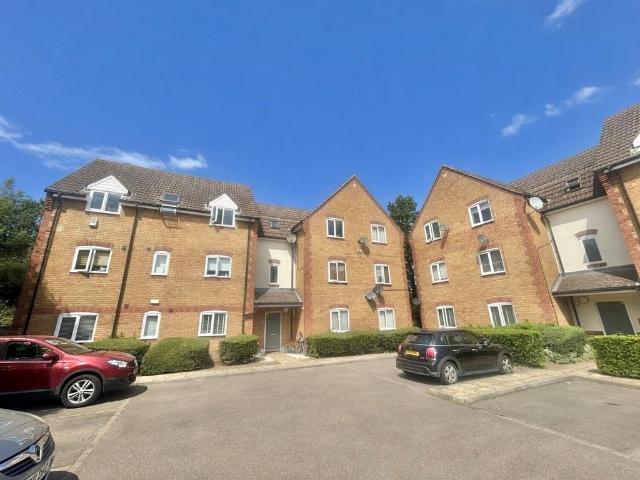 Forest Glade, Basildon, SS16 2 bed flat to rent £1,500 pcm £346 pw