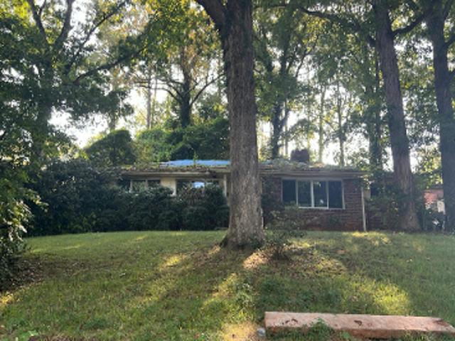 Forest Green Dr NE