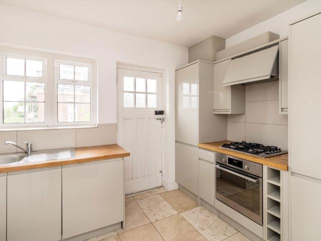 Forest Hill Road, Forest Hill SE23, 2 bed flat to rent, £2,200 pcm | PrimeLocation