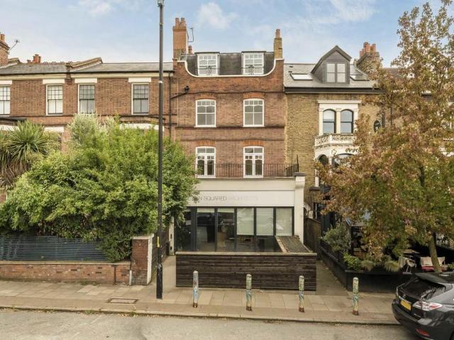 Forest Hill Road, London SE22 2 bed flat to rent £1,900 pcm £438 pw