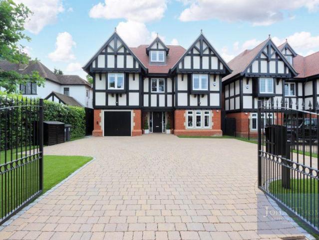 Forest Lane, Chigwell, IG7 5AE, United Kingdom | 7 bed house for rent #125163273 | Rentberry