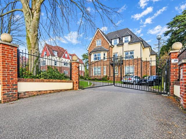 Forest Road, Branksome Park, Poole 3 bed apartment to rent £1,500 pcm £346 pw