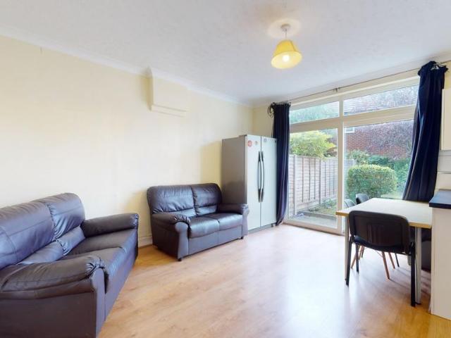 Forest Road, Loughborough LE11 4 bed house to rent £2,167 pcm £500 pw