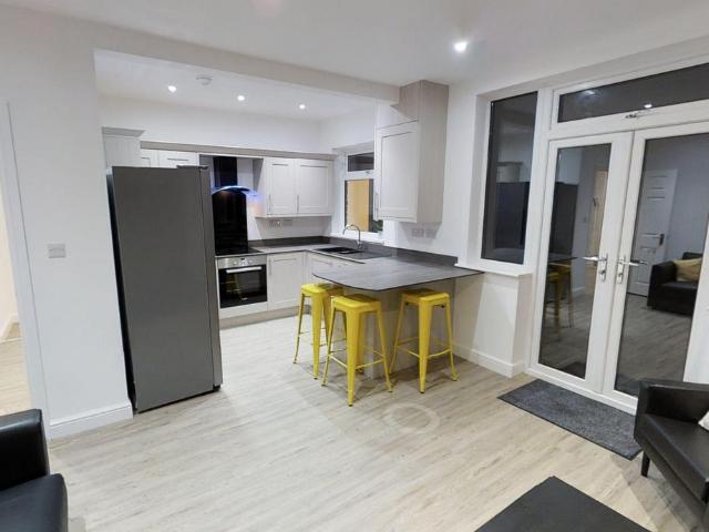 Forest Road, Loughborough LE11 6 bed house to rent £3,120 pcm £720 pw