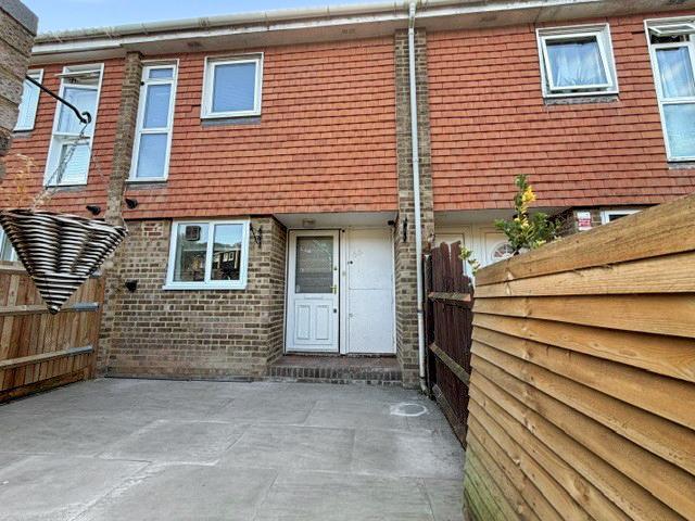 Forestdale, Selsdon CR0 3 bed terraced house to rent £1,850 pcm £427 pw