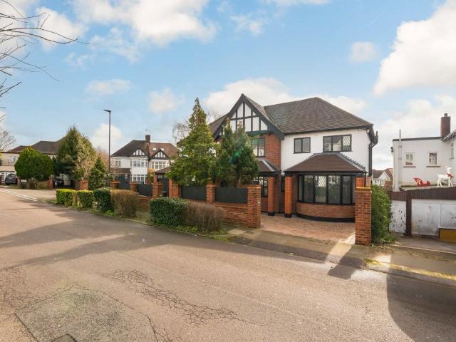 Forestdale, Southgate N14, 5 bed property to rent, £5,000 pcm | PrimeLocation