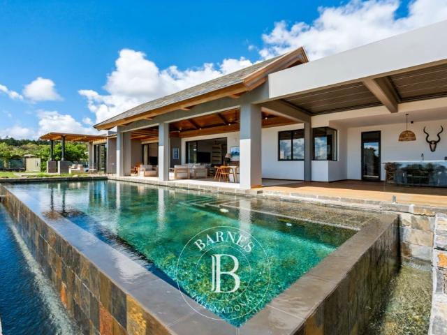 Forêt Daruty, Villa 3 Chambres 450 m² en location