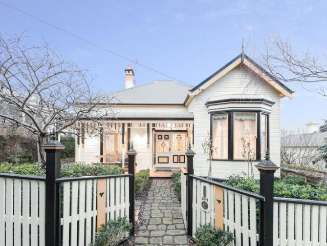 Forever Home in Prestigious Location
