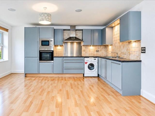 Forge Way, Audley Court, SS1 2 bed flat to rent £1,400 pcm £323 pw