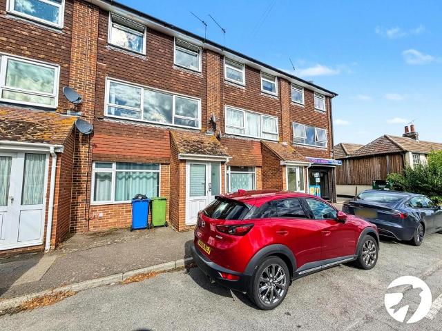 Forge Lane, Upchurch, Sittingbourne. 1 bed flat to rent £875 pcm £202 pw