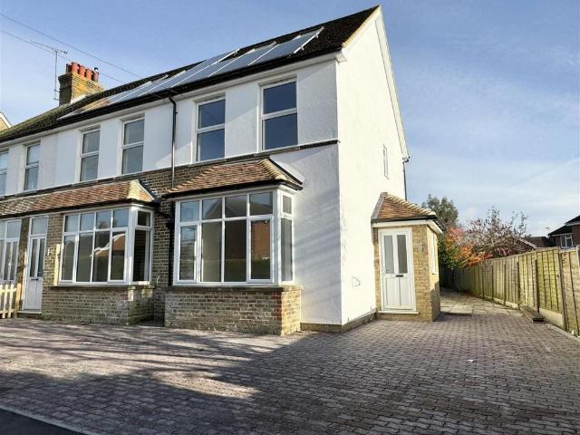 Forge Meadow, Harrietsham, Maidstone. 3 bed end of terrace house to rent £1,795 pcm £414 pw