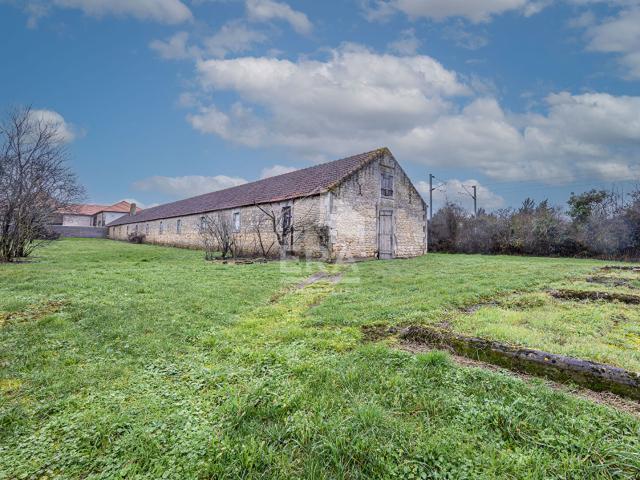 FORGES 17 LOT A REHABILITER 4380 m2 DE PARCELLE