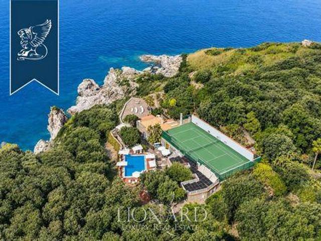 Forio Napoli 106254426