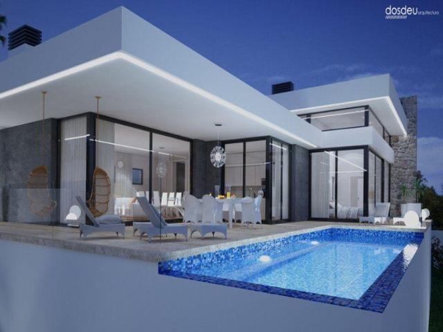 Formas sencillas, grandes ventanales, mucha luz y muchas vis. 306m² Dénia