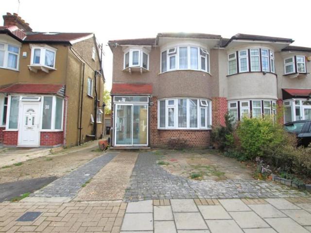 Formby Avenue, Stanmore 3 bed semi detached house to rent £2,500 pcm £577 pw
