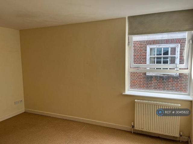 Forrester House, St Albans, AL1 2 bed flat to rent £1,775 pcm £410 pw