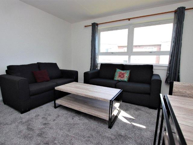 Forrester Park Green, Corstorphine. 2 bed apartment to rent £1,100 pcm £254 pw