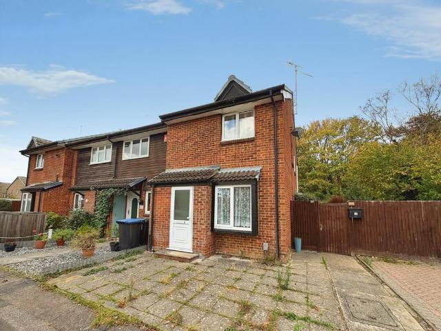 Forresters Drive, Welwyn Garden City. 1 bed cluster house to rent £1,200 pcm £277 pw