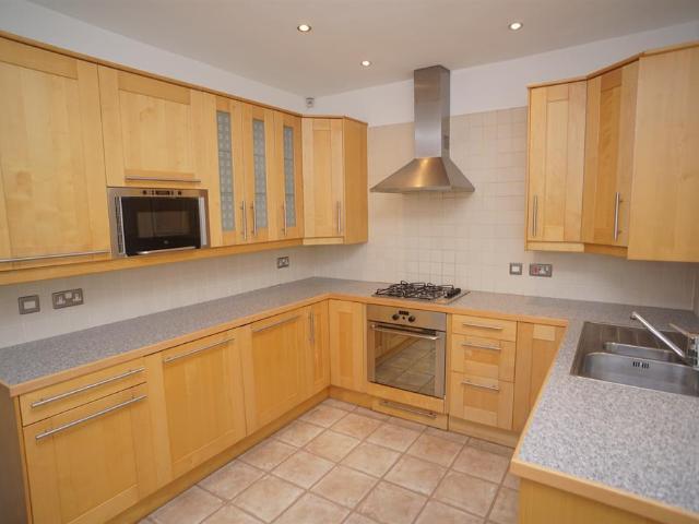 Forres Avenue, Crookes, Sheffield. 3 bed semi detached house to rent £1,250 pcm £288 pw