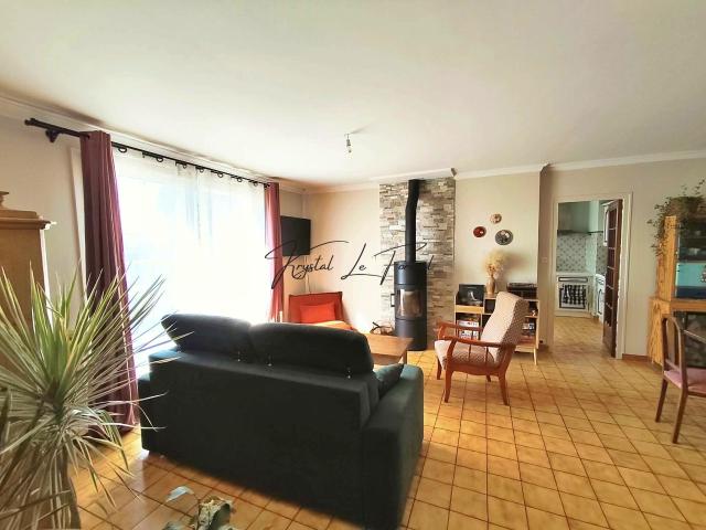 FORS MAISON FAMILIALE 3 CHAMBRE + BUREAU GARAGE DEPENDANCE TERRAIN